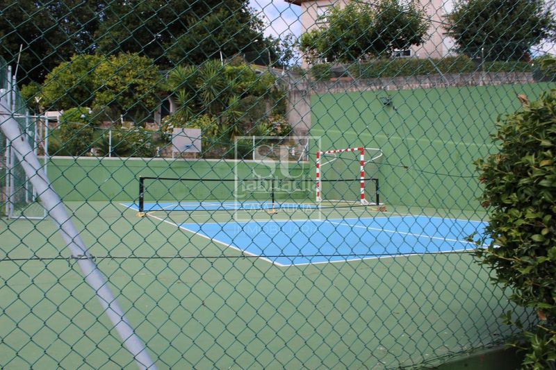 Foto 4560d04c-8a8a-42ba-85e6-e08bcbfa10ff. Xalet amb calefacció aparcament piscina a Nigrán centro Nigrán