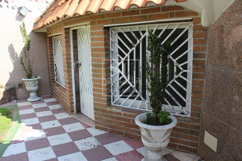 Foto 540266e5-95ac-45d8-9053-c9f3dcb2941d. Xalet amb calefacció aparcament piscina a Nigrán centro Nigrán