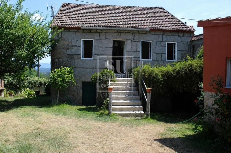 Foto a134029f-0ed1-43cd-82e8-9cec379e19ad. Casa amb aparcament a Salceda de Caselas