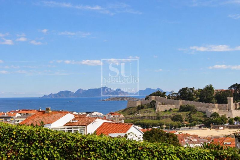 Foto d7dc3a72-28bc-436e-8a12-bd56c5dd4863. Casa aparellada amb calefacció aparcament piscina a Baiona