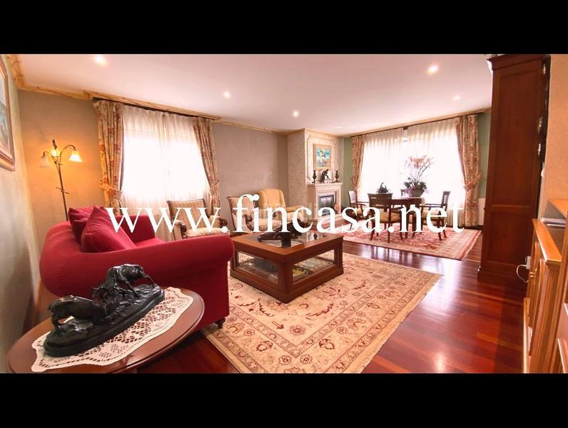 Foto 75b372f0-ff8b-479d-89f7-8f38b1093293. Xalet amb calefacció aparcament a Sardoma - Castrelos Vigo