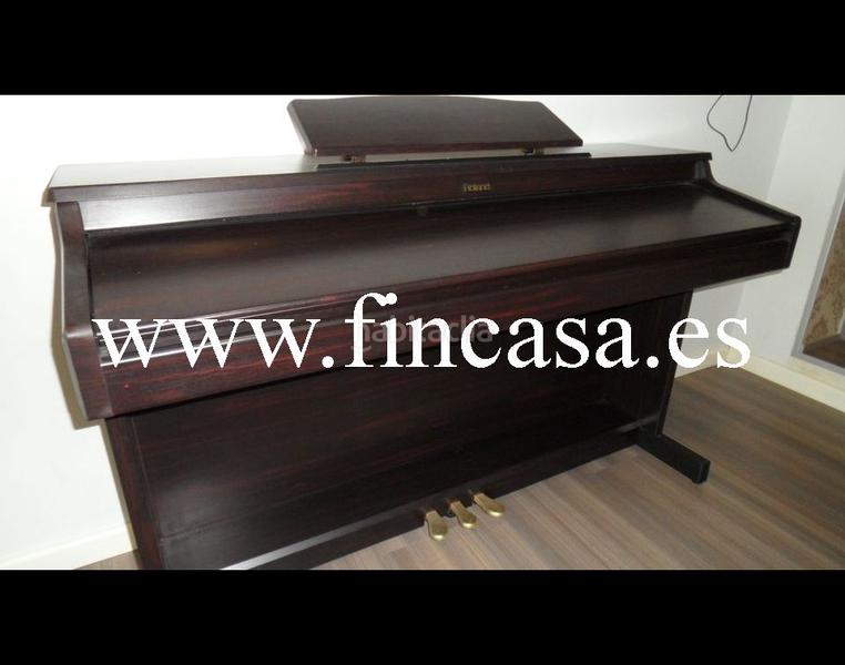 Foto 41663178-2618-4e90-b327-359af8bade1c. Chalet con camino parcheggio piscina in Mos