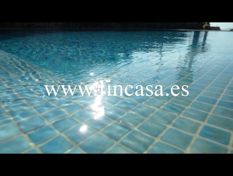 Foto 7b67ae6c-8c81-4562-ae02-e40149c00627. Xalet amb calefacció aparcament piscina a Coruxo - Oia - Saiáns Vigo