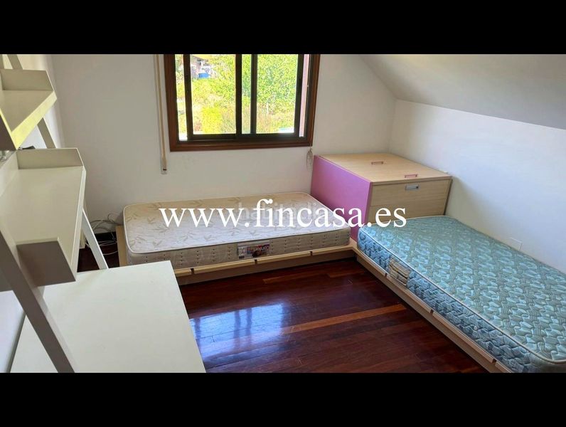 Foto 3e2146fe-8721-4160-bda5-2dfd37fc3203. Location chalet avec cheminée chauffage parking dans Vigo