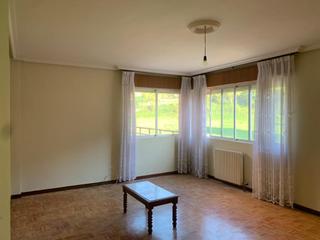 Pis  Calle de la pola. Salas