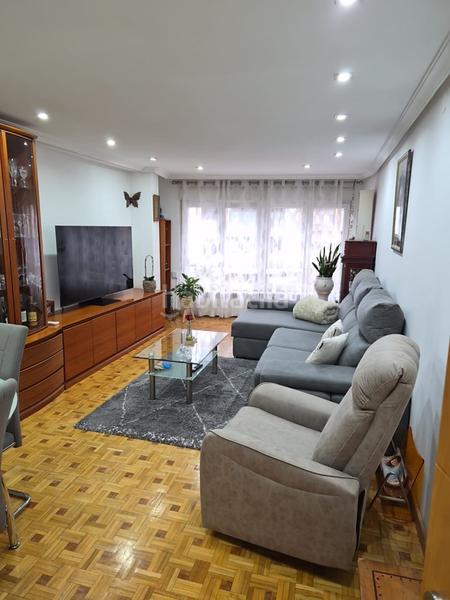 Foto a5b312ff-81d4-4b6c-8e04-5328173bd48b. Pis amb calefacció aparcament a Salesas - Foncalada - Campoamor Oviedo