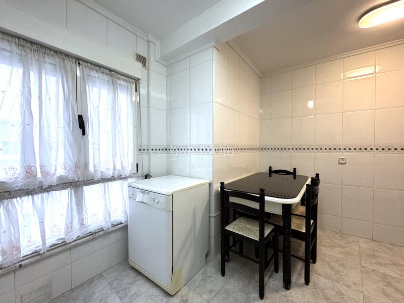 Foto e7fa21dd-dcbc-48ef-abce-bf886c08285b. Pis amb calefacció aparcament a Salesas - Foncalada - Campoamor Oviedo