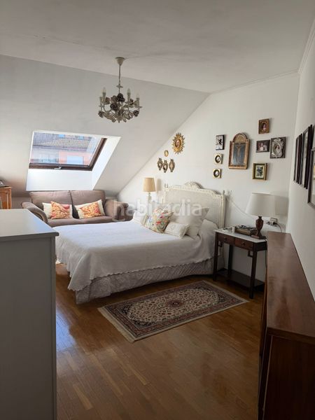 Foto b2479cd3-9898-4aa0-9ea4-1a24601341c6. Dúplex a calle vázquez de mella 1 a Vallobín Oviedo