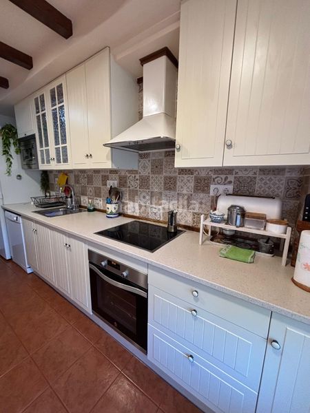 Foto 978f9a84-e366-4252-bd68-d19b26162244. Casa adossada amb calefacció aparcament a Morcín