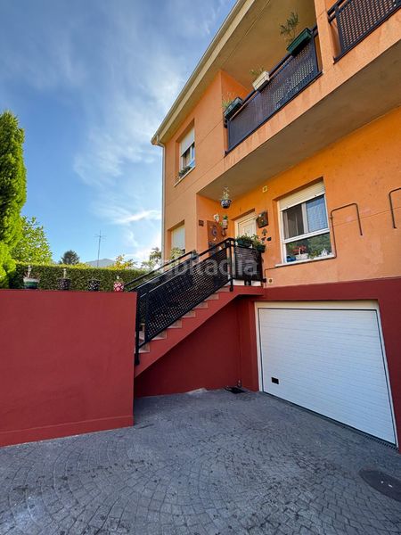 Foto b3667e3d-8741-4b46-97bf-fa2268b2a9b7. Casa adossada amb calefacció aparcament a Morcín