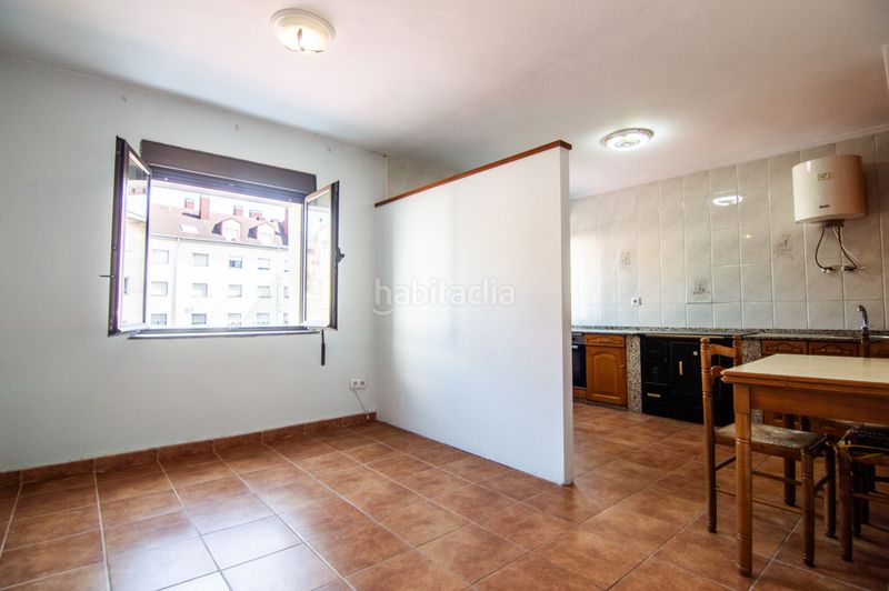 Foto f9856deb-6c03-4b86-9e62-e4f8d0e60025. Piso centro pola en la pola Siero Siero