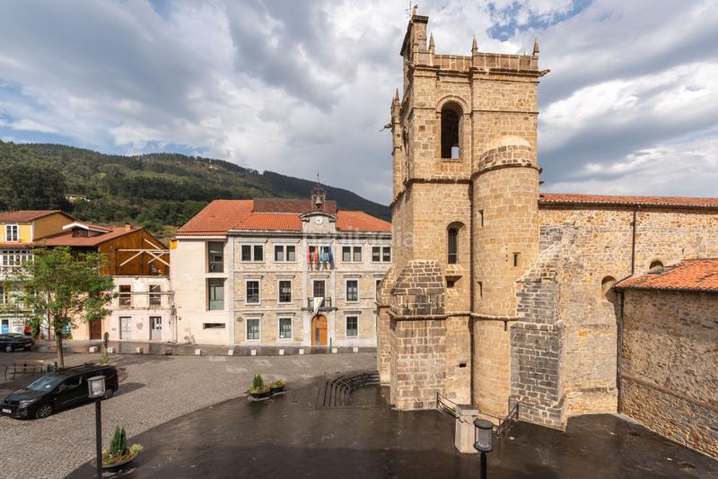 Foto b1639189-e0e5-493a-8dd2-0c4af1e3bcbd. House in Salas - pz iglesia de la 2 in Salas