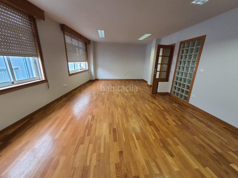 Foto 39da9df3-d58e-4007-ac05-0f1867a79534. Rent office space in rúa hórreo 7 in Carballo