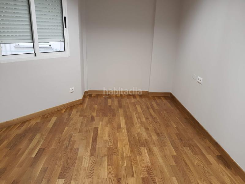 Foto 6ef88634-d44a-4c00-afc0-fabefd673f4a. Rent office space in rúa hórreo 7 in Carballo