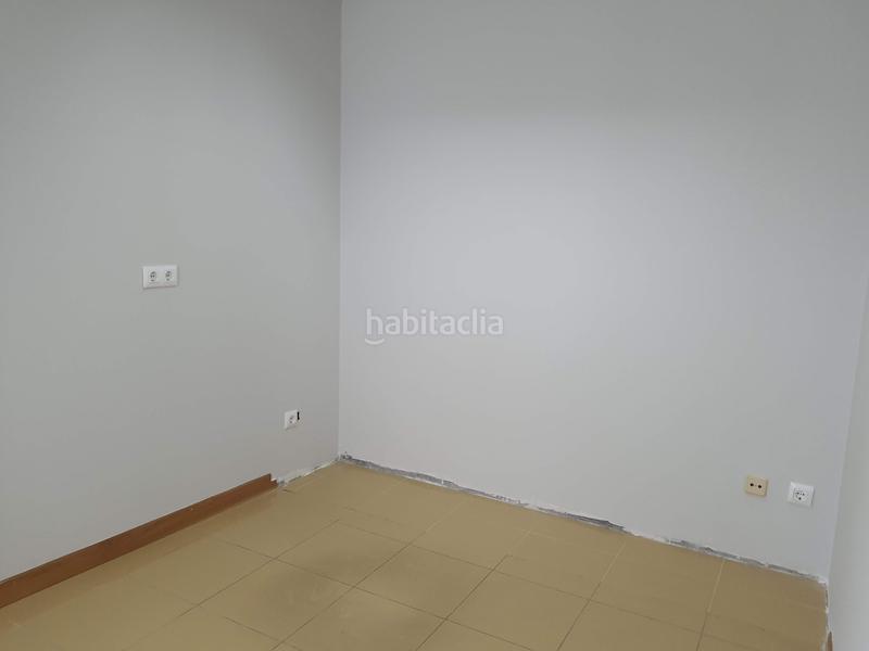 Foto c81246ba-c8bd-477b-97c1-cf57df1ee90b. Rent office space in rúa hórreo 7 in Carballo