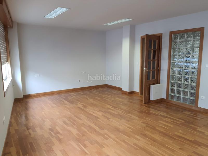 Foto f679b8da-0c53-4493-8fc9-49a816cce740. Rent office space in rúa hórreo 7 in Carballo