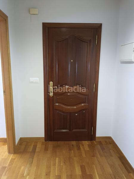 Foto f87108e5-6623-499a-aef9-a46488f4fe10. Rent office space in rúa hórreo 7 in Carballo