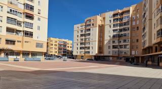 Local Comercial  Calle del doctor rafael garcia perez. Fantstico local comercial en la plazoleta de los ruiseores. ap