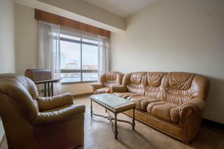 Appartement  Ronda outeiro. Piso de 3 habitaciones en el coraz�n de cuatro caminos