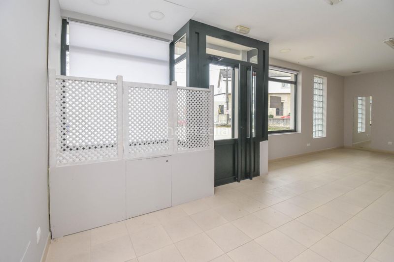 Foto 04c7dfac-a5c2-4485-ab8c-9953f40ad3d1. Lloguer local comercial a Cambre