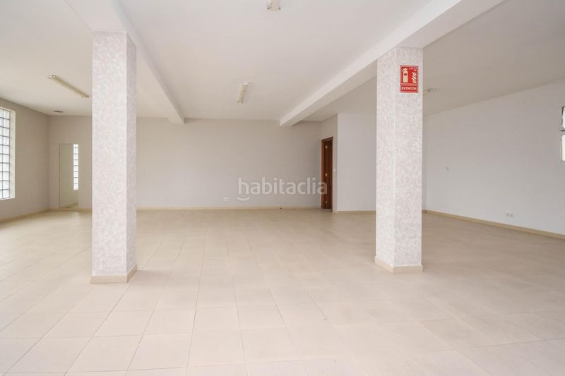 Foto 1d193f99-4b63-4bdf-81c0-ba545264a8ce. Lloguer local comercial a Cambre