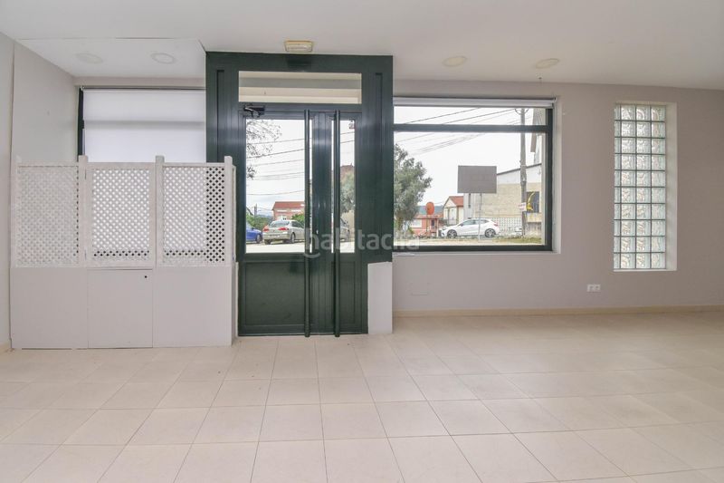 Foto 2223747a-991f-4b28-ac7d-5be5dc936d5d. Lloguer local comercial a Cambre