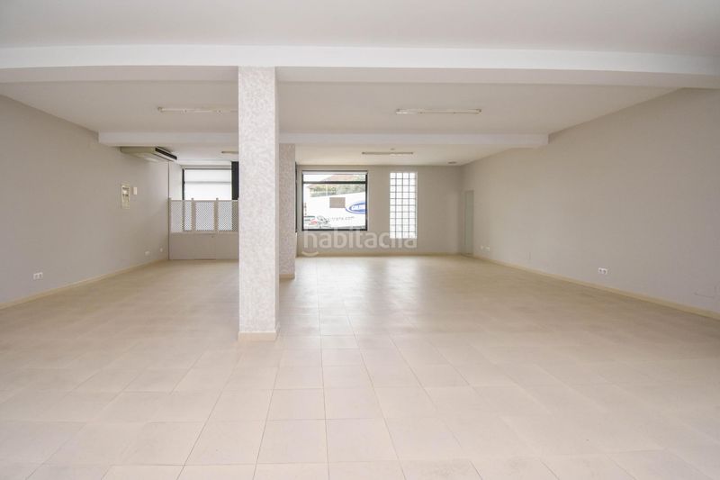 Foto 2a1cbcd9-4ae5-4fd3-9434-e663b522a43a. Lloguer local comercial a Cambre