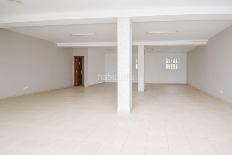 Foto 3bd6e1d2-a574-40c9-ad6b-469e6224f234. Lloguer local comercial a Cambre