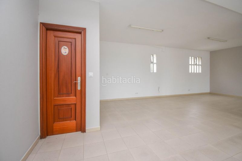 Foto 6ac65858-c9a0-44a9-ad69-edb07fecf5e3. Lloguer local comercial a Cambre