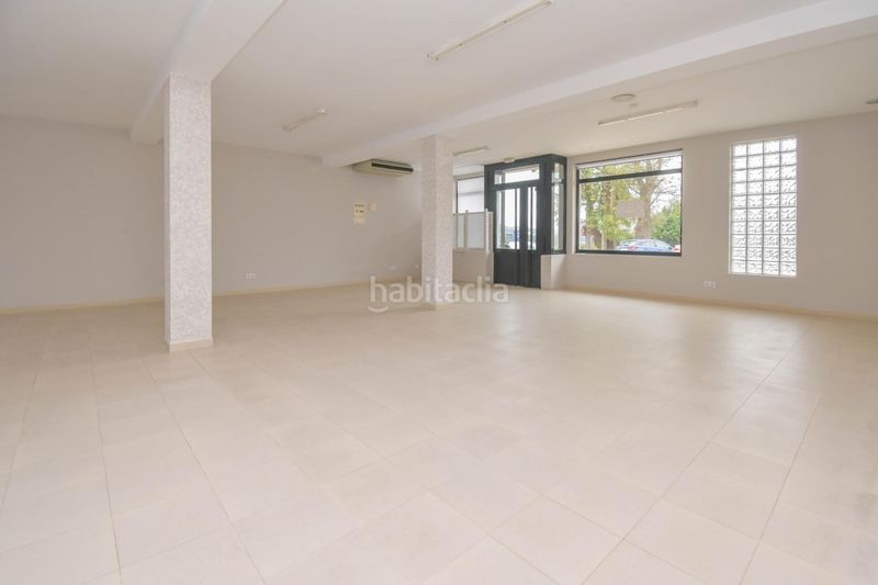 Foto e730c292-2ba8-4659-b9d3-5d28da86e568. Lloguer local comercial a Cambre