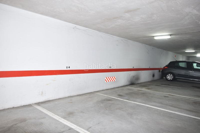 Foto a6a90682-193f-4a2d-81e8-60fcd3a5d903. Aparcament cotxe a Cambre
