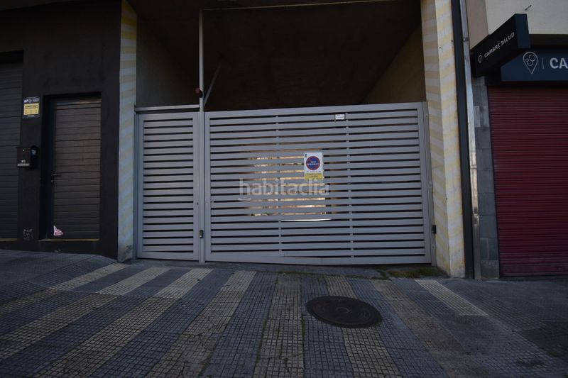 Foto d91254b7-37a2-43a6-b324-b987aa760272. Aparcament cotxe a Cambre