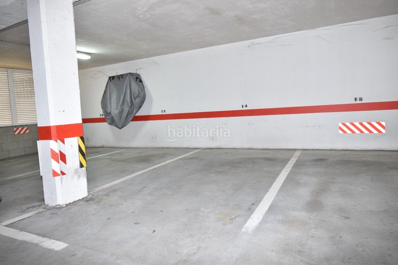 Foto f28e30bb-e123-489b-b91c-7b6c1490f16c. Aparcament cotxe a Cambre