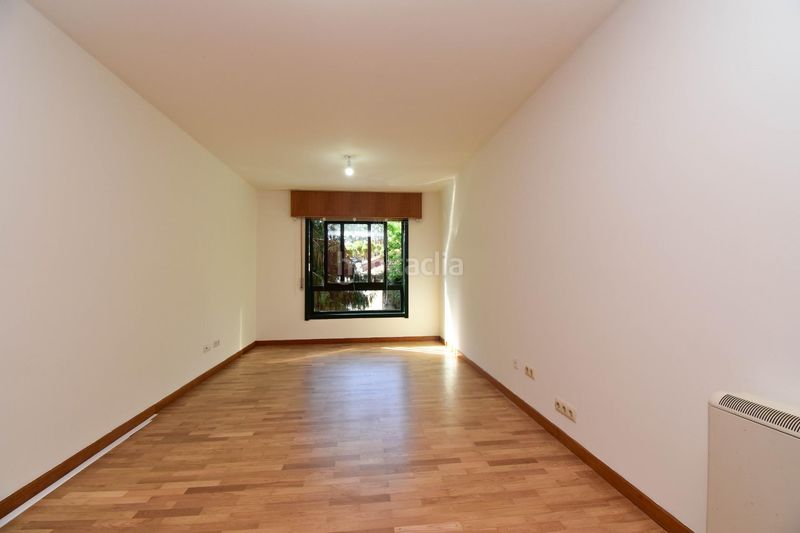 Foto 9df68476-734f-4e7b-8d17-329a64e1b525. Rent flat with heating parking in Cambre