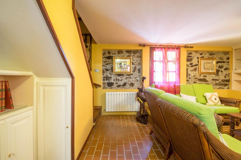 Foto b34b7ac4-df7d-4d82-9bd7-779fb7320925. Casa amb calefacció aparcament piscina a Cambre