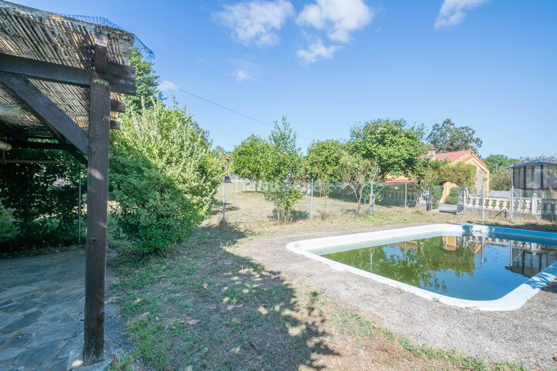 Foto b676ee46-d0c9-4d68-aa76-eb49f55f11ff. Casa amb calefacció aparcament piscina a Cambre