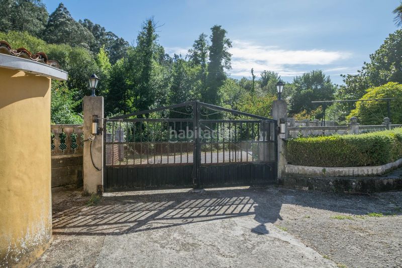 Foto ce37e998-898a-4d94-907c-feed07d8e382. Casa amb calefacció aparcament piscina a Cambre