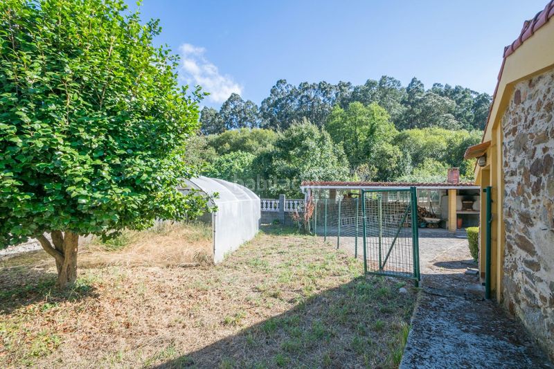 Foto e5bb0375-21dc-4893-a350-3f13fc108d2f. Casa amb calefacció aparcament piscina a Cambre