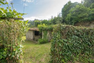 Casa in Cambre. Se vende finca urbana con casa en estado de ruina