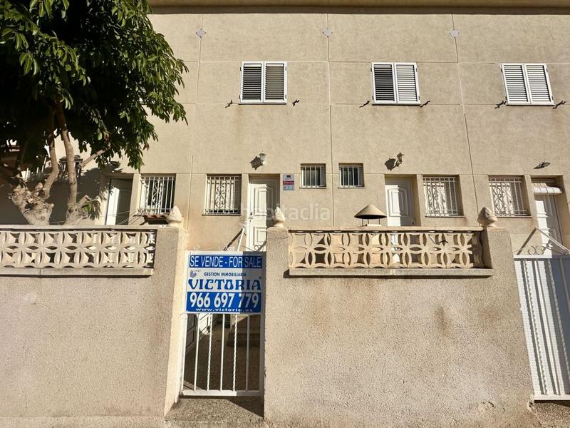 Foto 01c2dfb1-ec8f-4e60-8e3d-68a8f6bbdcaa. Casa amb calefacció aparcament piscina terrassa a Santa Pola