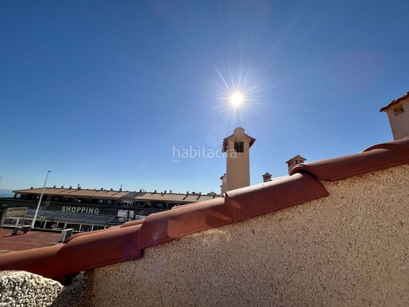 Foto 0dabcf2f-15df-46de-ade6-39cdab239d7a. Casa amb calefacció aparcament piscina terrassa a Santa Pola