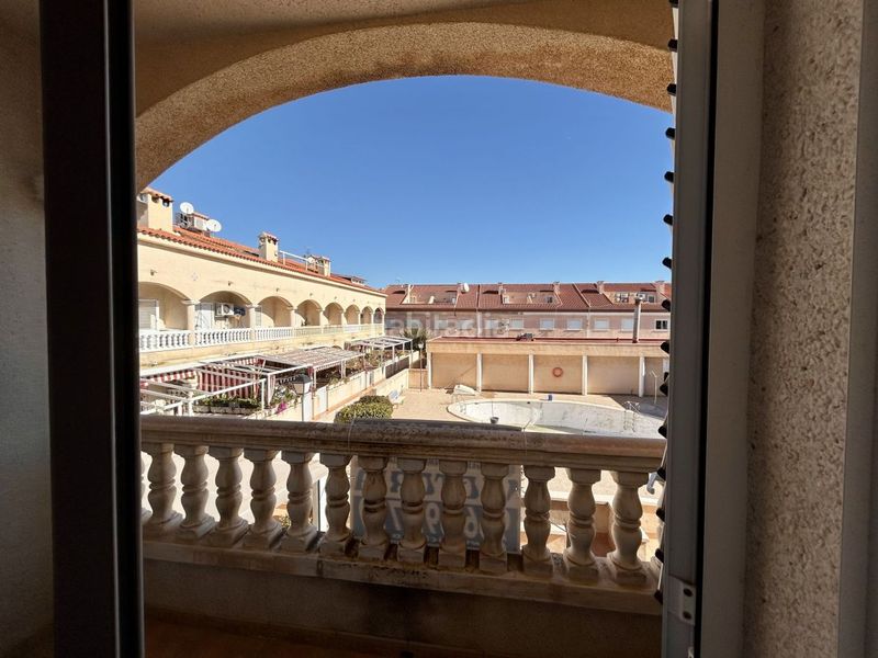 Foto 8fc2c860-7db5-44a0-af2e-74fa7a9922f2. Casa amb calefacció aparcament piscina terrassa a Santa Pola