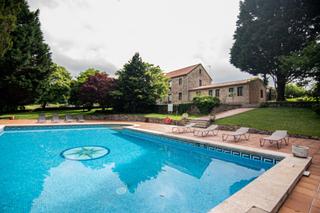 Masia en Cuntis. Casa grande de a pedreira, hotelboutique