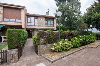 Rent Semi detached house  Lugar ombre. Chalé adosado en urbanización cerrada, a 5,5 kilómetros de a cor