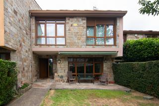 Semi detached house in Lugar OMBRE