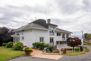 Chalet  Lugar aldea de arriba. Chalé de gran tamaño y en excelente estado, a 1 minuto de la aut