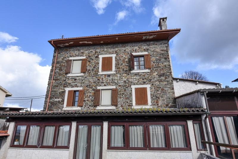 Foto aa58a968-5b5a-42c3-adec-b01d44bbfe73. Casa  de piedra con vistas, en pleno camino de santiago en Paderne