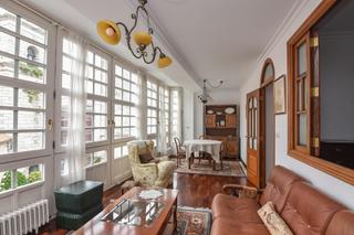 Location Appartement  Calle parrote. Piso con galería en la ciudad vieja