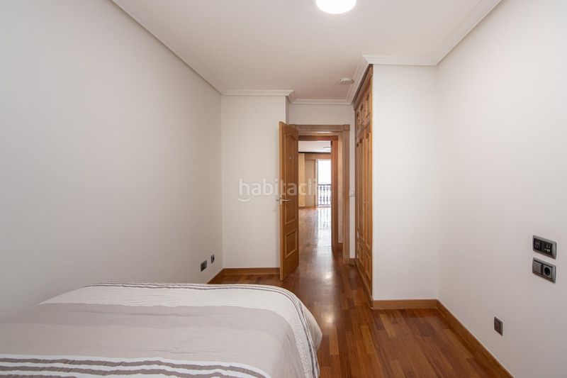 Foto 1f4d7c05-5f9d-41e6-a59a-6c36f30216c6. Pis amb aparcament a Ciudad Vieja Coruña (A)