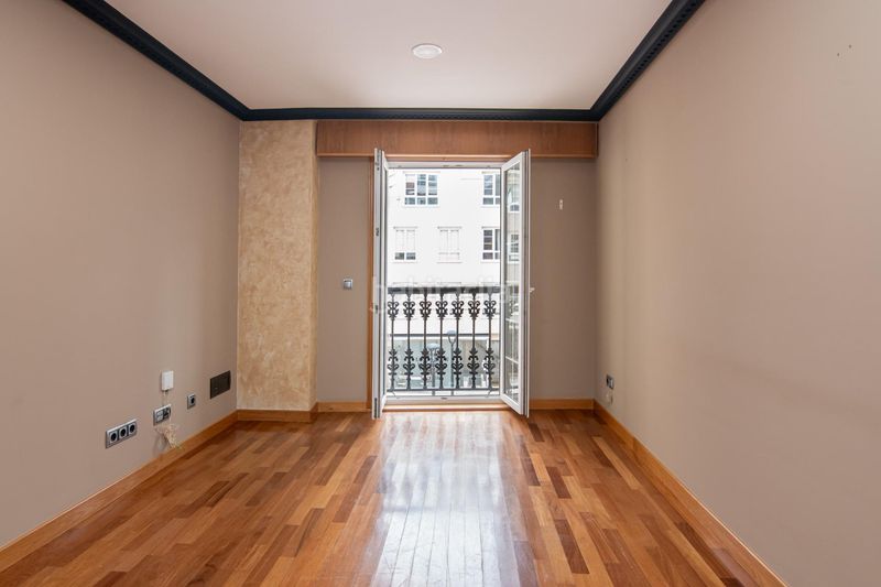 Foto 337507ab-abf2-485f-bd08-e93fd64e0cad. Pis amb aparcament a Ciudad Vieja Coruña (A)